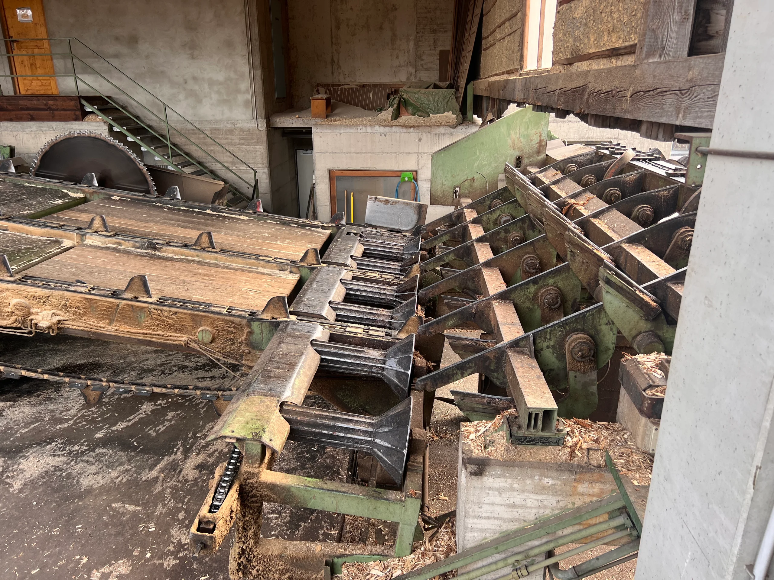 Rundholz Sortieranlage mit Entrindung - Bild 8