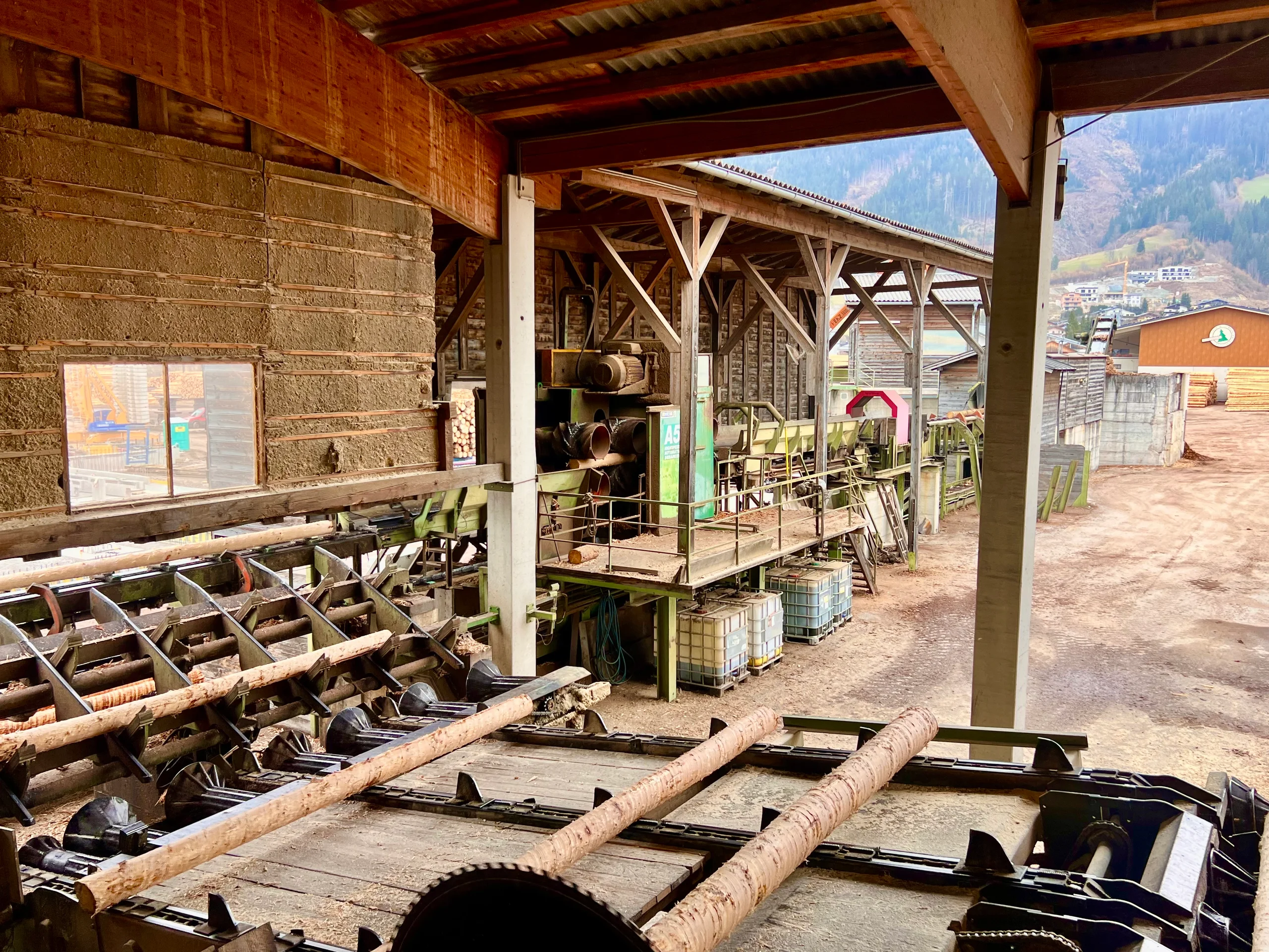 Rundholz Sortieranlage mit Entrindung - Bild 15